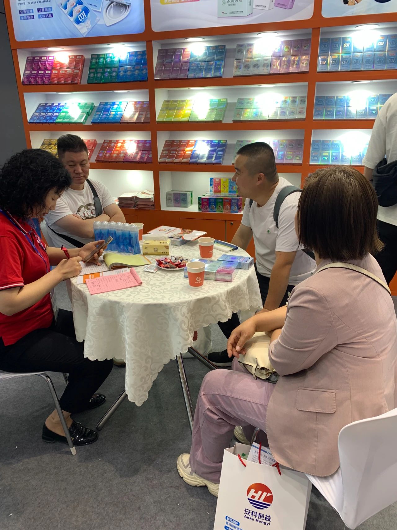 直擊現(xiàn)場上海國藥會首日盛況，康祥展位熱度持續(xù)飆升7.jpg