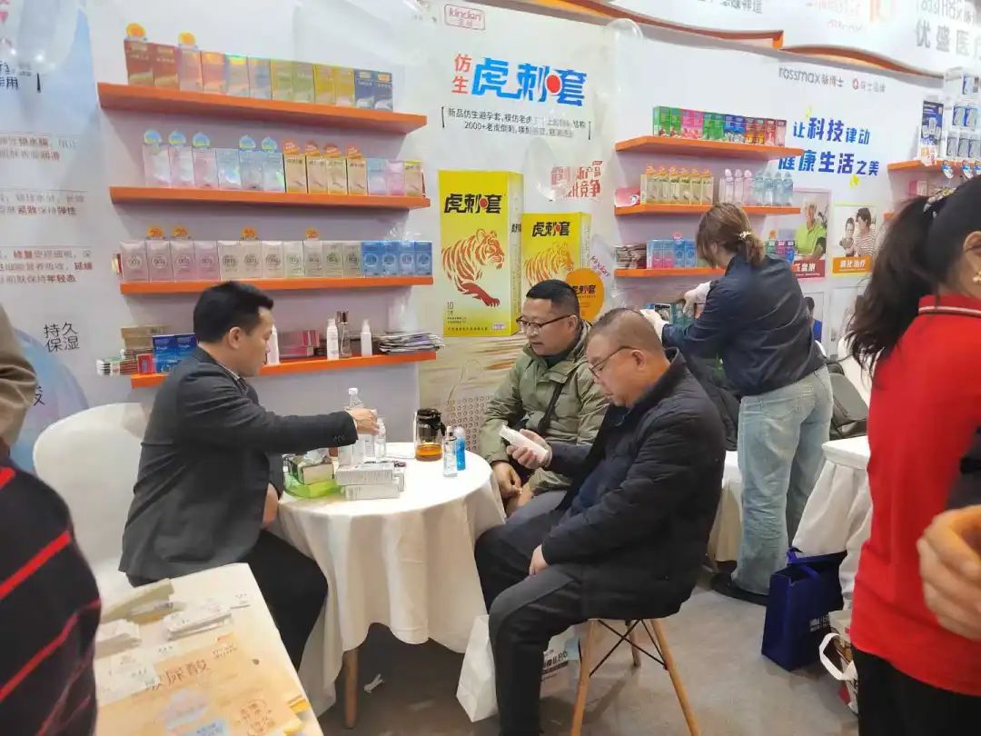 西鼎會盛況，康祥這兩大新品，藥店老板都在問1.jpg